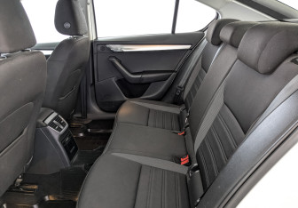Подержанный автомобиль Skoda Octavia Liftback 2019 года (18 фото)