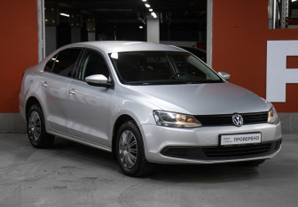 Подержанный автомобиль Volkswagen Jetta Sedan 2013 года (3 фото)