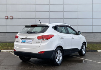 Подержанный автомобиль Hyundai ix35 2012 года (5 фото)