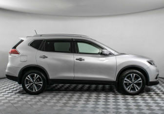 Подержанный автомобиль Nissan X-Trail 2016 года (4 фото)