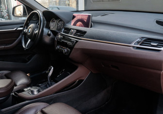 Подержанный автомобиль BMW X1 2019 года (8 фото)