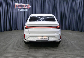 Подержанный автомобиль BAIC U5 Plus 2023 года (6 фото)