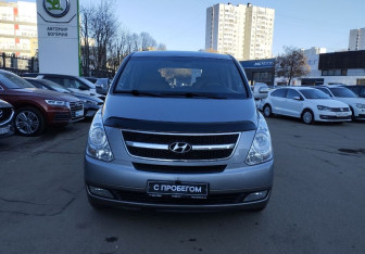 Подержанный автомобиль Hyundai Grand Starex 2011 года (2 фото)