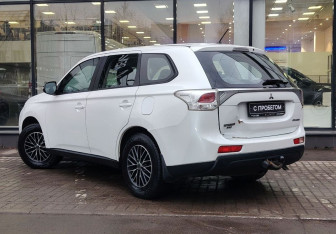 Подержанный автомобиль Mitsubishi Outlander 2013 года (6 фото)