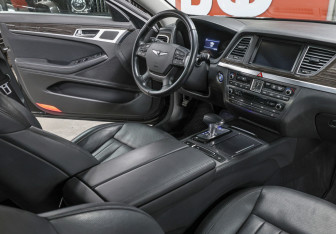 Подержанный автомобиль Genesis G80 2019 года (11 фото)