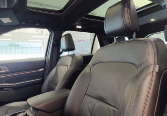 Подержанный автомобиль Ford Explorer 2018 года (19 фото)