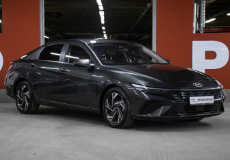 Подержанный автомобиль Hyundai Elantra Sedan 2024 года (3 фото)