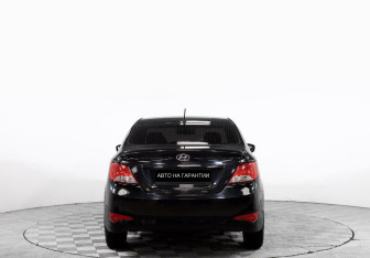 Подержанный автомобиль Hyundai Solaris Sedan 2015 года (5 фото)