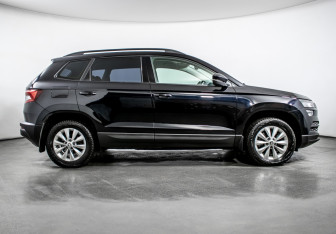 Подержанный автомобиль Skoda Karoq 2021 года (4 фото)