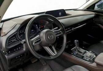 Подержанный автомобиль Mazda CX-30 2024 года (13 фото)