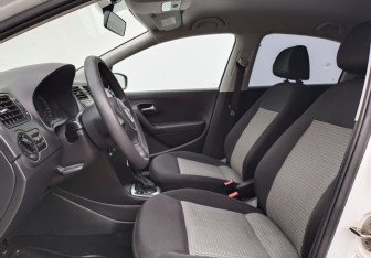 Подержанный автомобиль Volkswagen Polo Sedan 2014 года (10 фото)