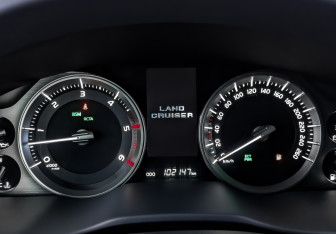 Подержанный автомобиль Toyota Land Cruiser Suv 2021 года (16 фото)