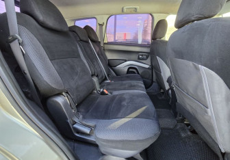 Подержанный автомобиль Mitsubishi Outlander 2008 года (11 фото)