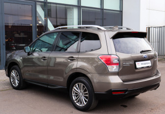 Подержанный автомобиль Subaru Forester Suv 2017 года (6 фото)