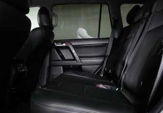 Подержанный автомобиль Toyota Land Cruiser Prado 2019 года (21 фото)