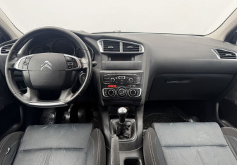 Подержанный автомобиль Citroen C4 Hatchback 2012 года (12 фото)