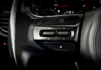 Подержанный автомобиль Kia Rio Hatchback 2020 года (25 фото)