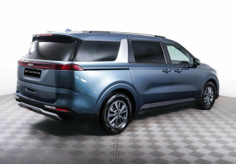 Подержанный автомобиль Kia Carnival 2021 года (5 фото)