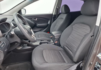 Подержанный автомобиль Hyundai ix35 2015 года (10 фото)