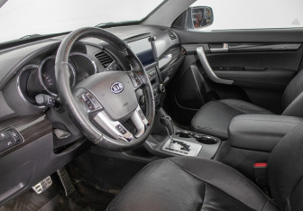 Подержанный автомобиль Kia Sorento 2011 года (10 фото)