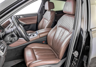 Подержанный автомобиль BMW X6 2020 года (21 фото)