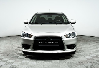 Подержанный автомобиль Mitsubishi Lancer Sedan 2012 года (2 фото)
