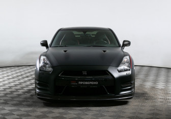 Подержанный автомобиль Nissan GT-R 2011 года (2 фото)
