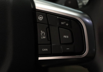 Подержанный автомобиль Land Rover Discovery Sport 2017 года (12 фото)