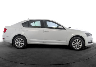 Подержанный автомобиль Skoda Octavia Liftback 2018 года (4 фото)