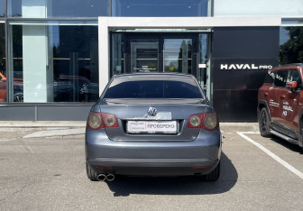 Подержанный автомобиль Volkswagen Jetta Sedan 2008 года (6 фото)