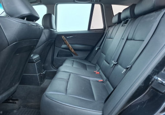 Подержанный автомобиль BMW X3 2006 года (11 фото)
