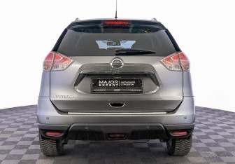Подержанный автомобиль Nissan X-Trail 2015 года (6 фото)