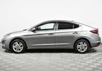 Подержанный автомобиль Hyundai Elantra Sedan 2019 года (3 фото)
