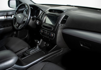 Подержанный автомобиль Kia Sorento 2014 года (10 фото)