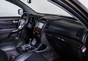 Подержанный автомобиль Kia Sorento 2010 года (11 фото)