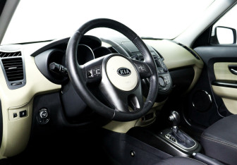 Подержанный автомобиль Kia Soul 2012 года (9 фото)