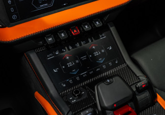 Подержанный автомобиль Lamborghini Urus 2025 года (27 фото)