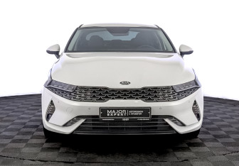Подержанный автомобиль Kia K5 2020 года (2 фото)
