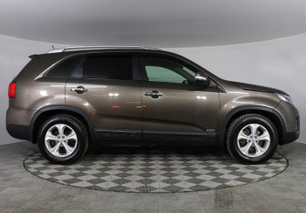 Подержанный автомобиль Kia Sorento 2014 года (4 фото)