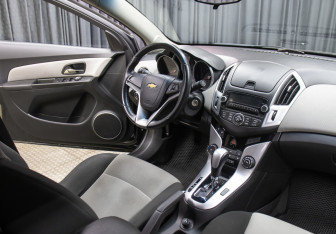 Подержанный автомобиль Chevrolet Cruze Sedan 2013 года (11 фото)
