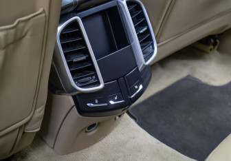 Подержанный автомобиль Porsche Cayenne 2016 года (20 фото)