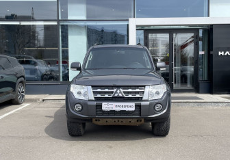 Подержанный автомобиль Mitsubishi Pajero 2012 года (2 фото)