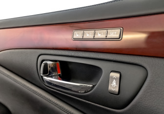 Подержанный автомобиль Lexus LS 2011 года (29 фото)