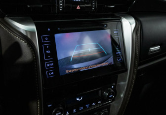 Подержанный автомобиль Toyota Fortuner 2017 года (10 фото)