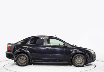 Подержанный автомобиль Ford Focus Sedan 2006 года (4 фото)