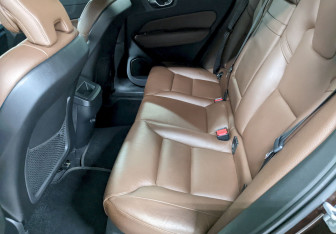 Подержанный автомобиль Volvo XC60 2019 года (16 фото)