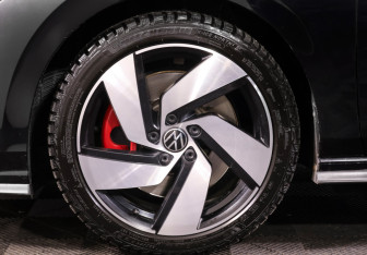 Подержанный автомобиль Volkswagen Golf GTI Hatchback 2021 года (29 фото)