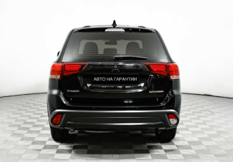 Подержанный автомобиль Mitsubishi Outlander 2017 года (4 фото)