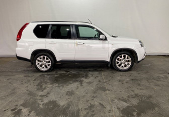 Подержанный автомобиль Nissan X-Trail 2013 года (7 фото)