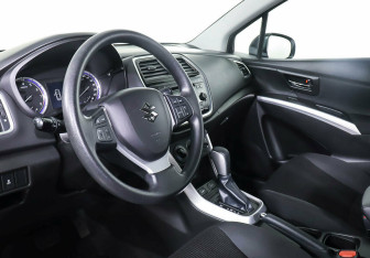 Подержанный автомобиль Suzuki SX4 Hatchback 2018 года (11 фото)